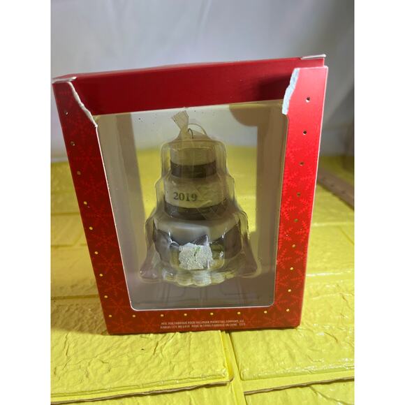 Hallmark Ornament Porcelain Wedding Cake Dated 2019 Premium - Picture 2 of 10